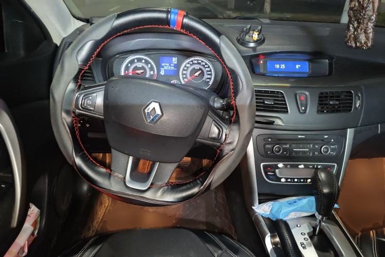 Used Renault Latitude 2013 2.0L CVT Fashion Edition Steering Wheel