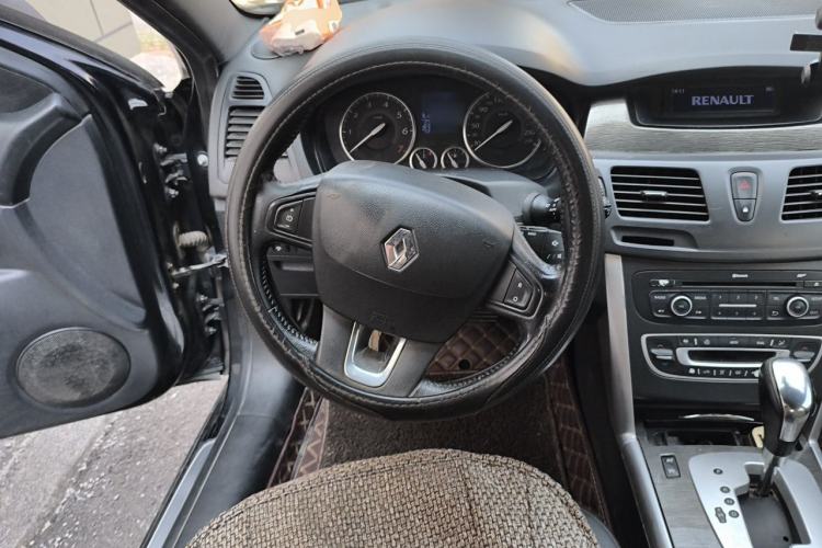 Used Renault Latitude 2013 Facelift 2.0L CVT Luxury Edition Steering Wheel
