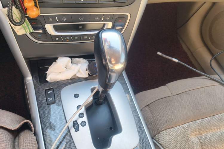 Used Renault Latitude 2013 Facelift 2.0L CVT Luxury Edition Gear Lever