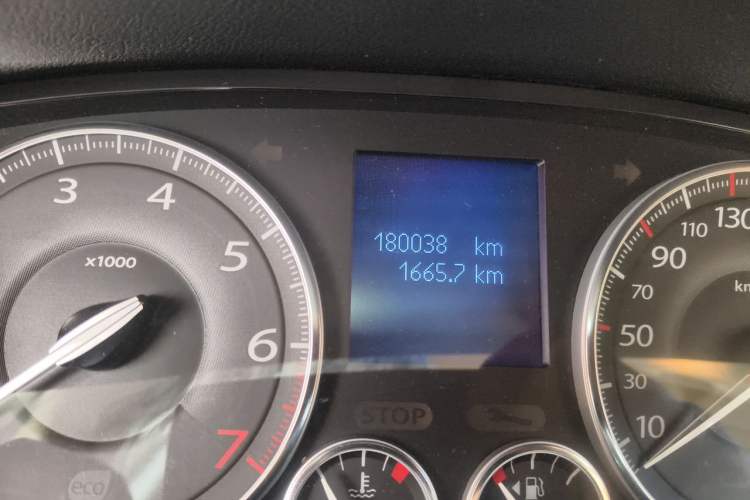 Used Renault Latitude 2013 Facelift 2.0L CVT Luxury Edition Odometer Close Up