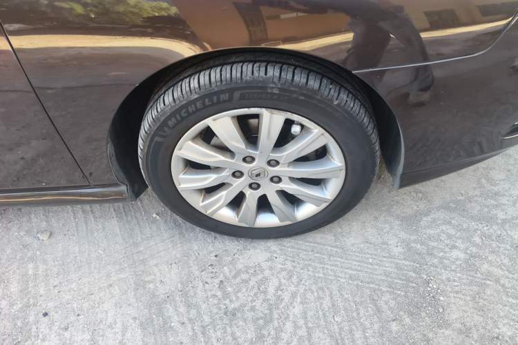 Used Renault Latitude 2013 Facelift 2.0L CVT Luxury Edition Right Front Wheel Hub