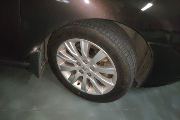 Used Renault Latitude 2013 Facelift 2.0L CVT Luxury Edition Right Front Wheel Hub