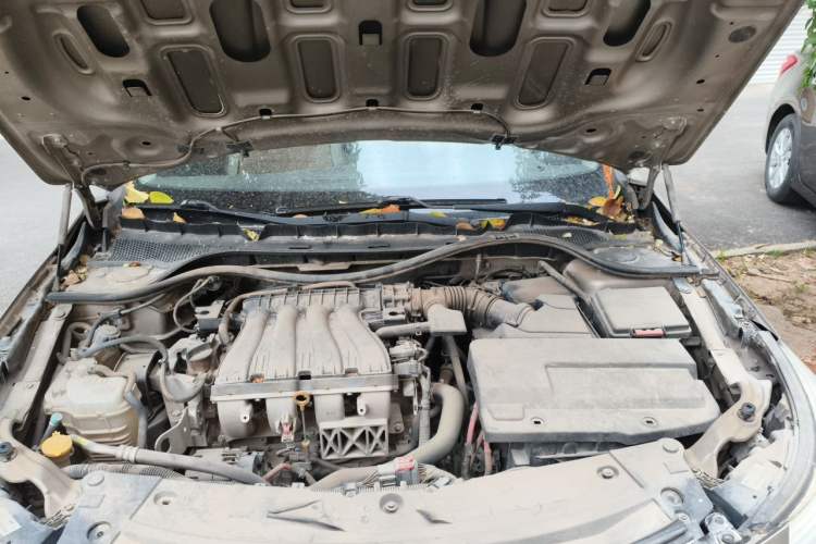 Used Renault Latitude 2013 Revised Version 2.0L CVT Comfort Edition Engine Bay
