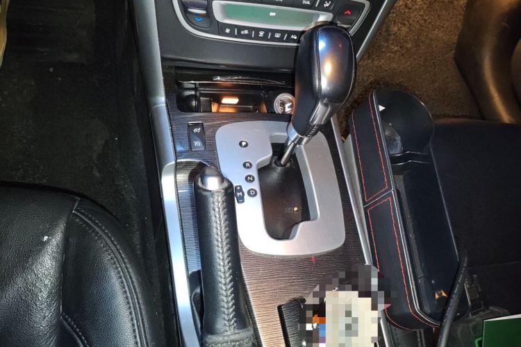 Used Renault Latitude 2013 Revised Version 2.0L CVT Comfort Edition Gear Lever
