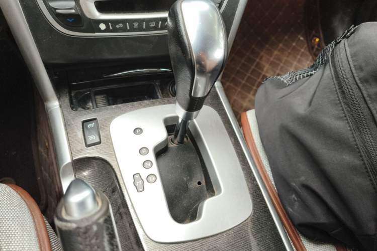 Used Renault Latitude 2013 Revised Version 2.0L CVT Comfort Edition Gear Lever