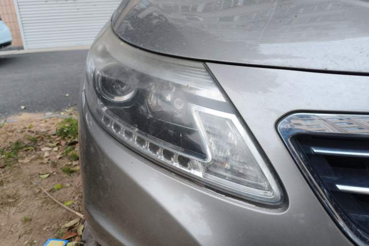 Used Renault Latitude 2013 Revised Version 2.0L CVT Comfort Edition Right Front Headlight