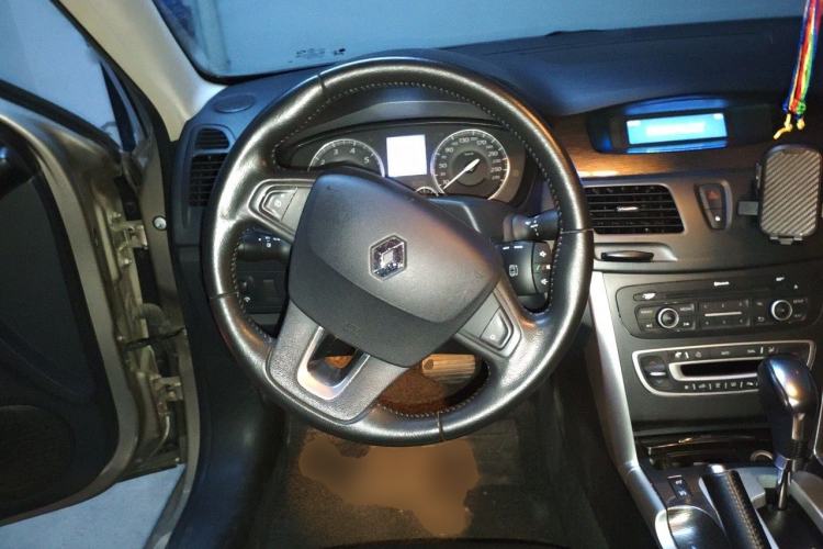 Used Renault Latitude 2013 Revised Version 2.0L CVT Comfort Edition Steering Wheel