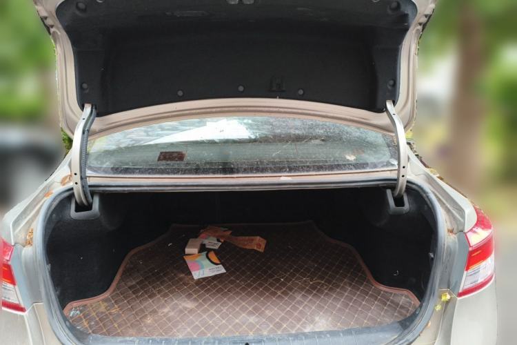Used Renault Latitude 2013 Revised Version 2.0L CVT Comfort Edition Trunk