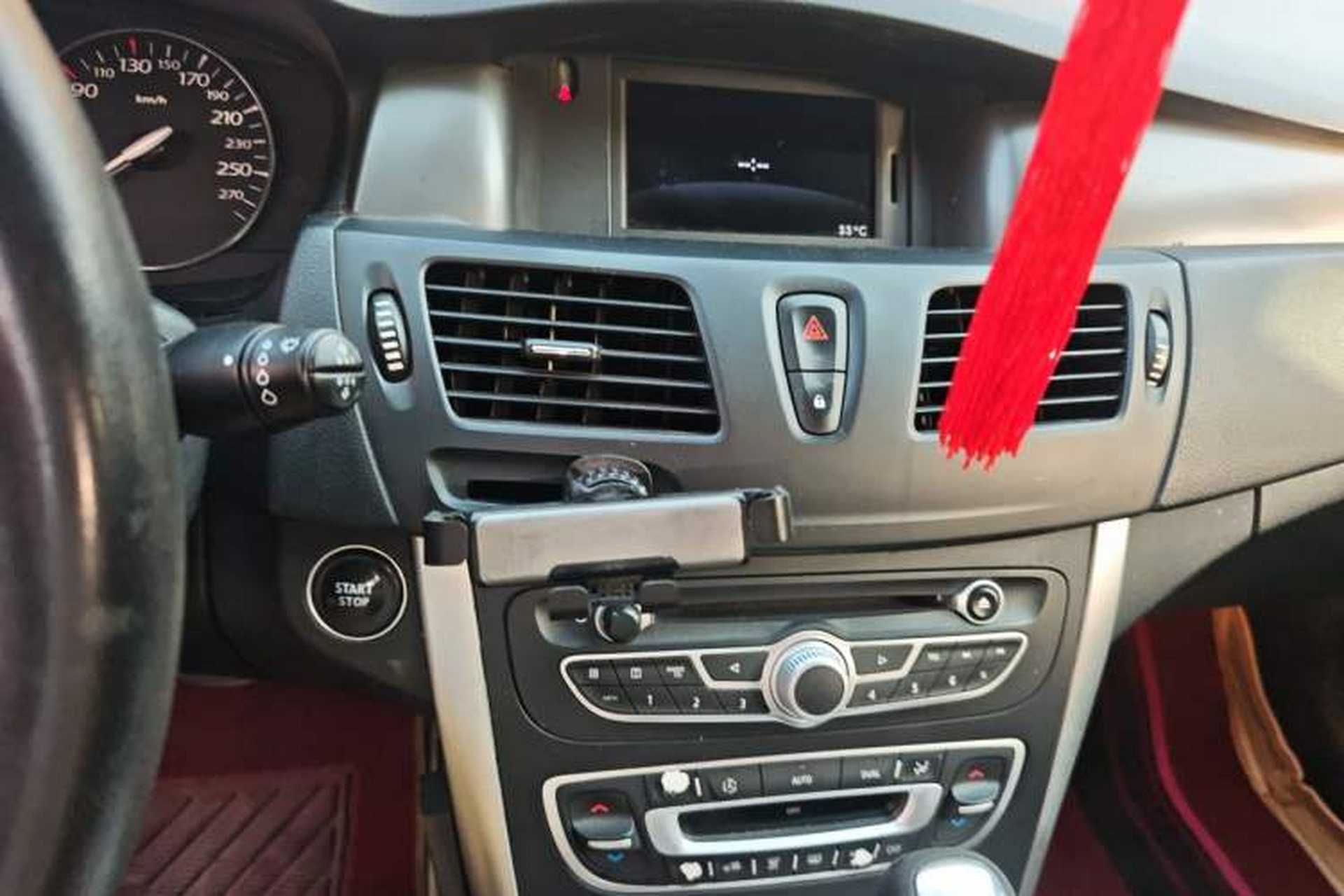 Used Renault Latitude 2013 2.0L CVT Luxury Navigation Edition Audio And AC Panel