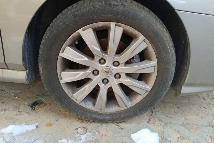 Used Renault Latitude 2013 Facelift 2.0L CVT Luxury Edition Right Front Wheel Hub
