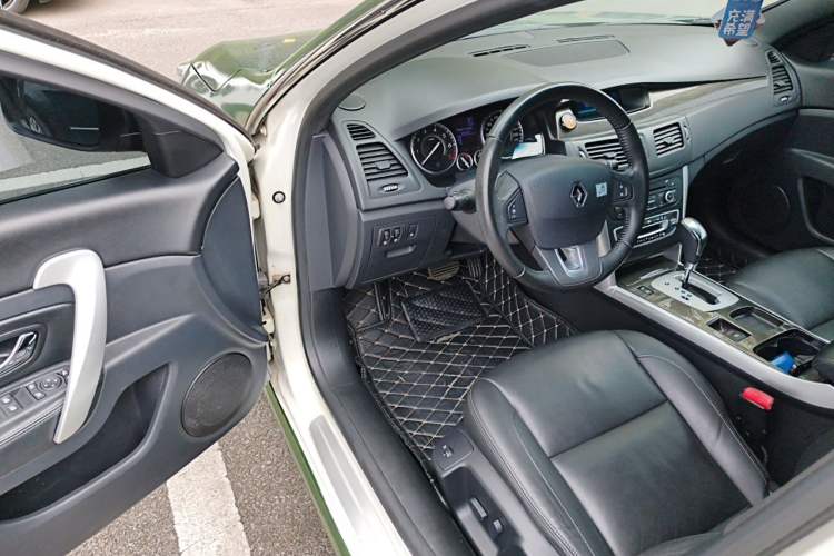 Used Renault Latitude 2013 Facelift 2.0L CVT Luxury Edition Driver Seat