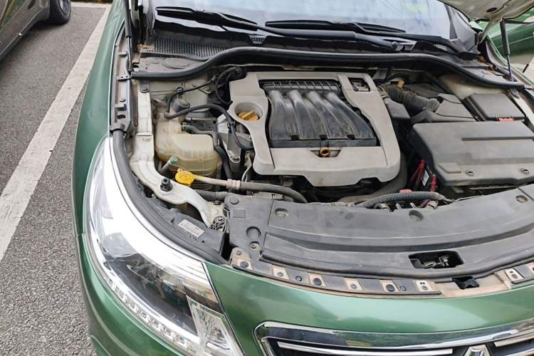 Used Renault Latitude 2013 Facelift 2.0L CVT Luxury Edition Engine Bay Right