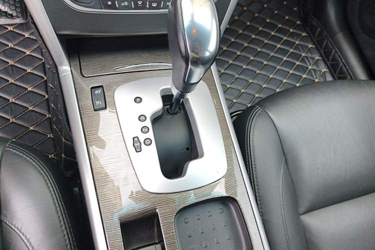Used Renault Latitude 2013 Facelift 2.0L CVT Luxury Edition Gear Lever