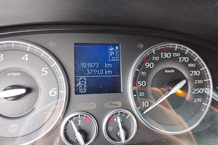 Used Renault Latitude 2013 Facelift 2.0L CVT Luxury Edition Odometer Close Up