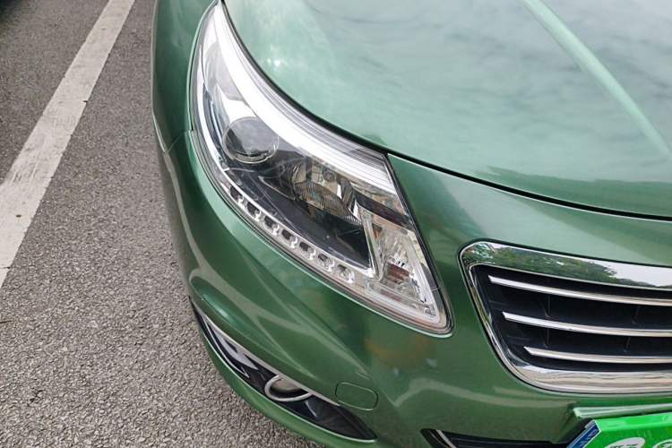 Used Renault Latitude 2013 Facelift 2.0L CVT Luxury Edition Right Front Headlight