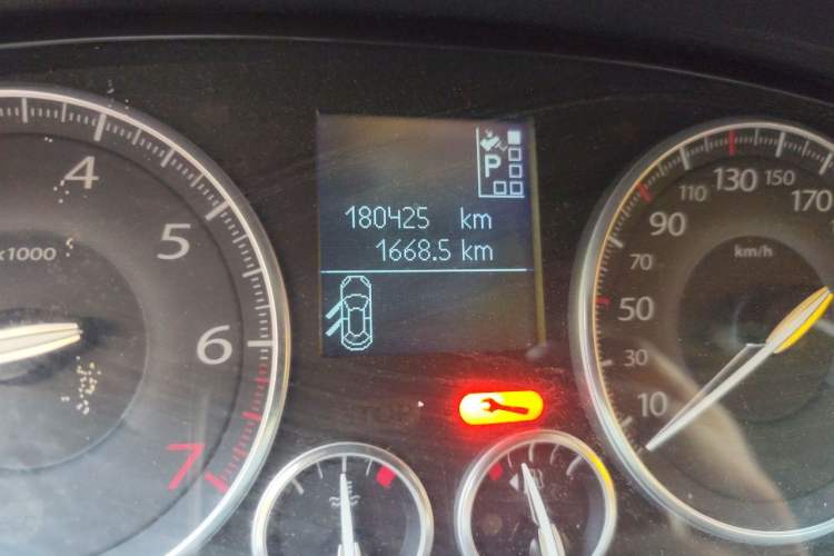 Used Renault Latitude 2013 Facelift 2.0L CVT Luxury Edition Odometer Close Up