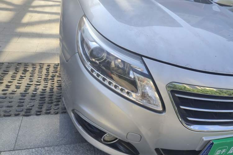 Used Renault Latitude 2013 Facelift 2.0L CVT Luxury Edition Right Front Headlight