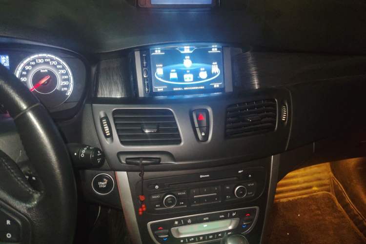 Used Renault Latitude 2013 Revised Version 2.0L CVT Comfort Edition Audio And AC Panel