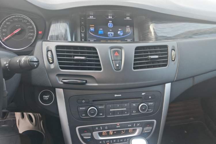 Used Renault Latitude 2013 Revised Version 2.0L CVT Comfort Edition Audio And AC Panel