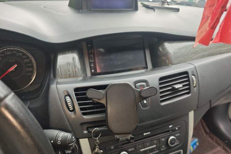 Used Renault Latitude 2013 Facelift 2.0L CVT Luxury Edition Audio And AC Panel