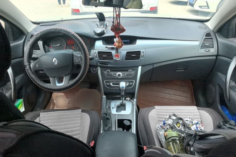 Used Renault Latitude  Center Console