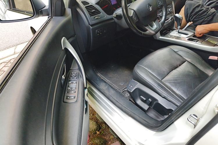 Used Renault Latitude 2013 Facelift 2.0L CVT Luxury Edition Driver Seat