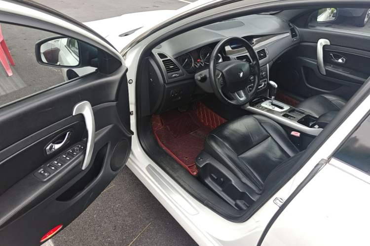 Used Renault Latitude 2013 Facelift 2.0L CVT Luxury Edition Driver Seat