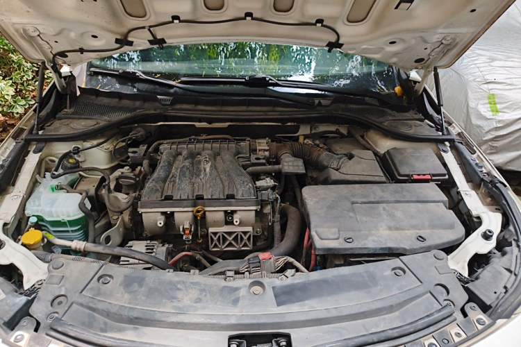 Used Renault Latitude 2013 Facelift 2.0L CVT Luxury Edition Engine Bay