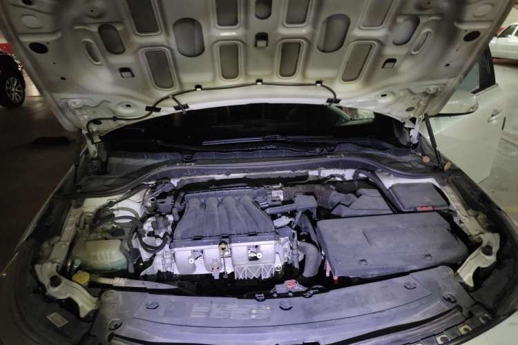 Used Renault Latitude 2013 Facelift 2.0L CVT Luxury Edition Engine Bay