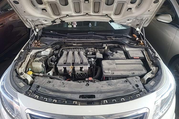 Used Renault Latitude 2013 Facelift 2.0L CVT Luxury Edition Engine Bay