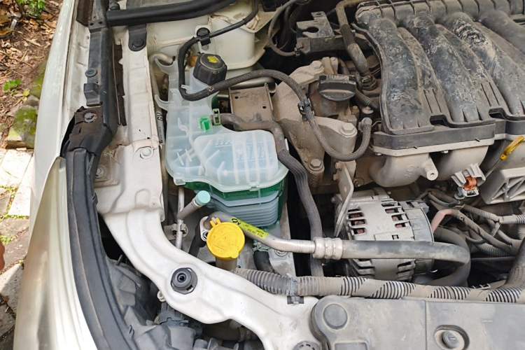 Used Renault Latitude 2013 Facelift 2.0L CVT Luxury Edition Engine Bay Right