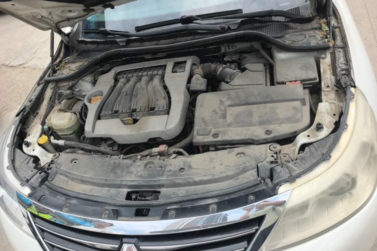 Used Renault Latitude  Engine Bay