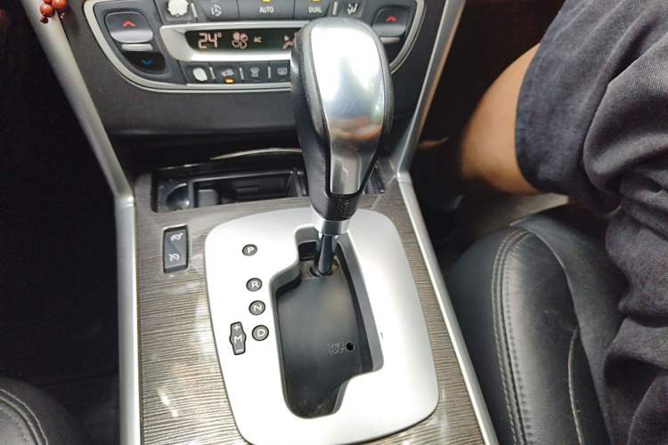 Used Renault Latitude 2013 Facelift 2.0L CVT Luxury Edition Gear Lever