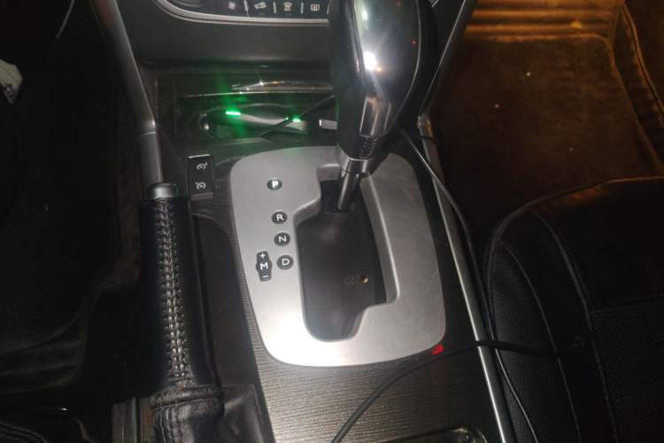 Used Renault Latitude 2013 Revised Version 2.0L CVT Comfort Edition Gear Lever