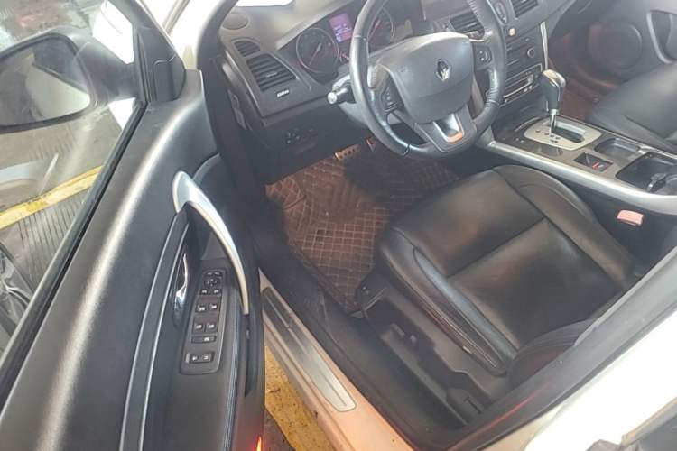 Used Renault Latitude 2013 Facelift 2.0L CVT Luxury Edition Left Front Seat