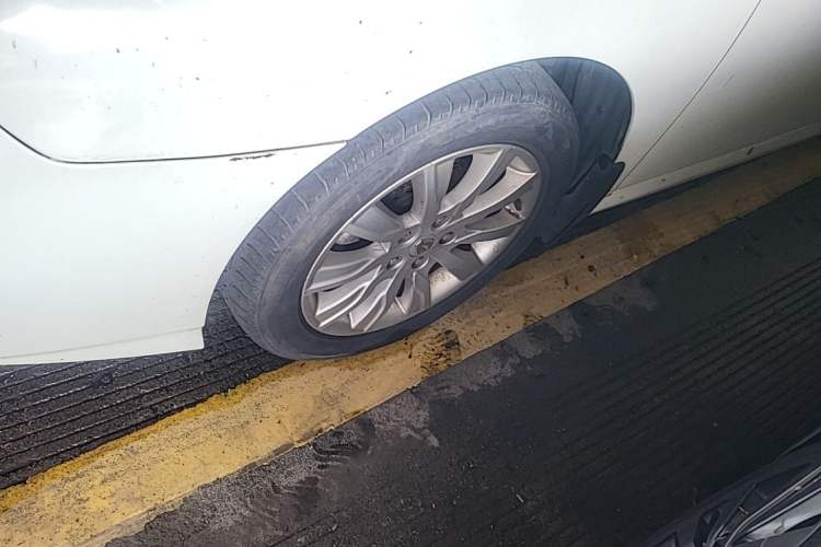 Used Renault Latitude 2013 Facelift 2.0L CVT Luxury Edition Left Front Wheel Hub