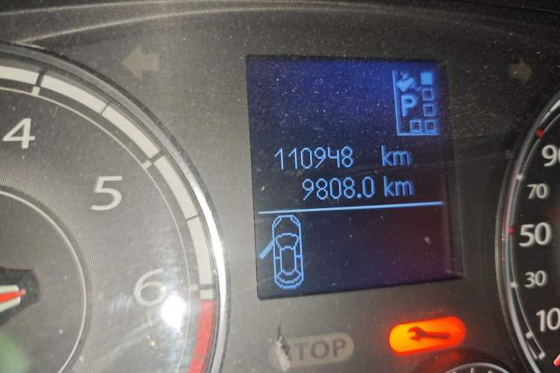 Used Renault Latitude 2013 Facelift 2.0L CVT Luxury Edition Odometer Close Up