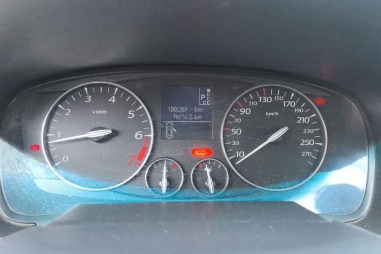 Used Renault Latitude  Odometer Close Up