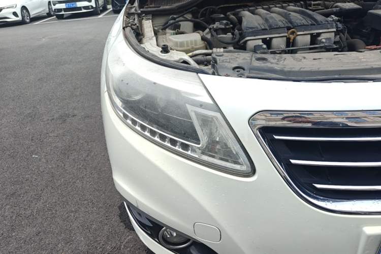 Used Renault Latitude 2013 Facelift 2.0L CVT Luxury Edition Right Front Headlight