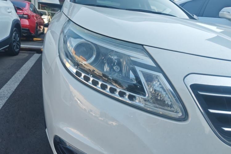 Used Renault Latitude 2013 Revised Version 2.0L CVT Comfort Edition Right Front Headlight