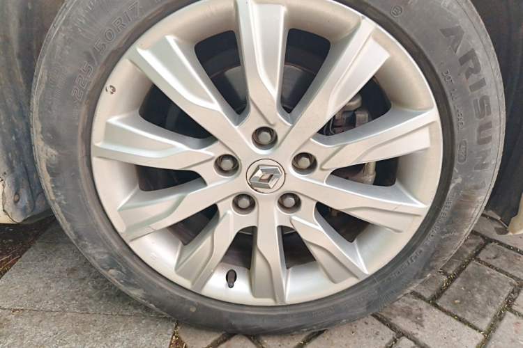 Used Renault Latitude 2013 Facelift 2.0L CVT Luxury Edition Right Front Wheel Hub