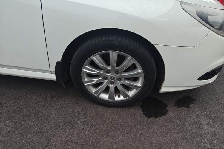 Used Renault Latitude 2013 Facelift 2.0L CVT Luxury Edition Right Front Wheel Hub