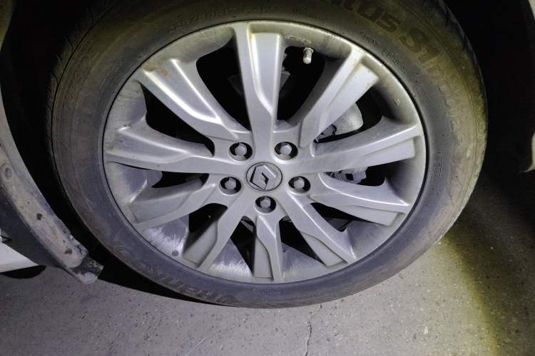 Used Renault Latitude 2013 Facelift 2.0L CVT Luxury Edition Right Front Wheel Hub