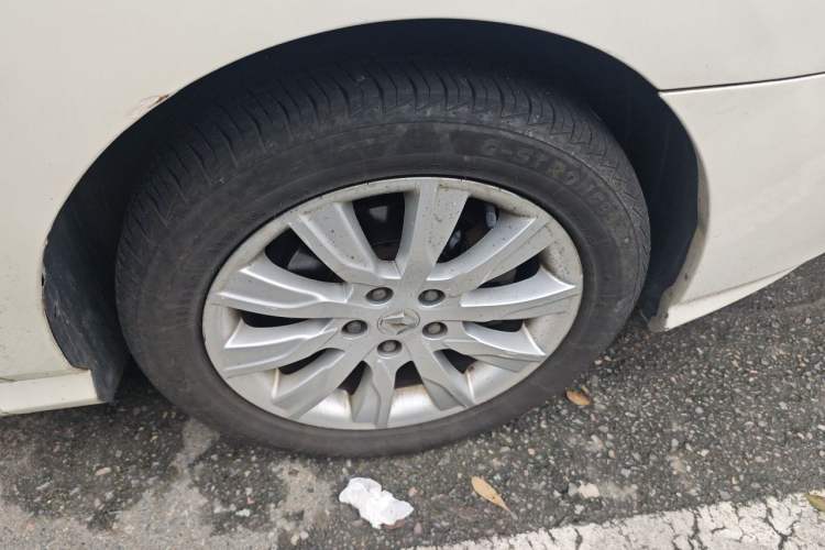 Used Renault Latitude 2013 Facelift 2.0L CVT Luxury Edition Right Front Wheel Hub
