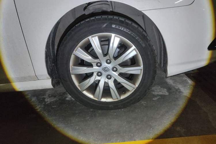 Used Renault Latitude 2013 Facelift 2.0L CVT Luxury Edition Right Front Wheel Hub