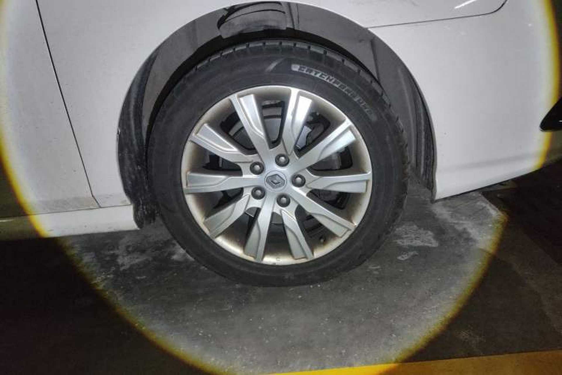 Used Renault Latitude 2013 Facelift 2.0L CVT Luxury Edition Right Front Wheel Hub