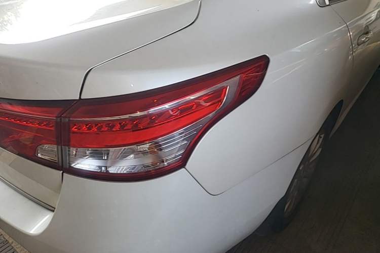 Used Renault Latitude 2013 Facelift 2.0L CVT Luxury Edition Right Rear Taillight