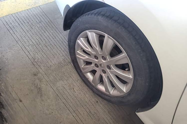 Used Renault Latitude 2013 Facelift 2.0L CVT Luxury Edition Right Rear Wheel Hub