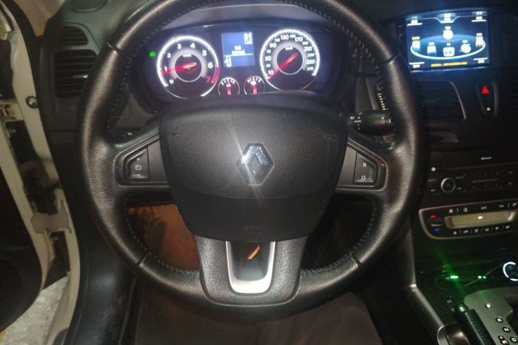 Used Renault Latitude 2013 Revised Version 2.0L CVT Comfort Edition Steering Wheel
