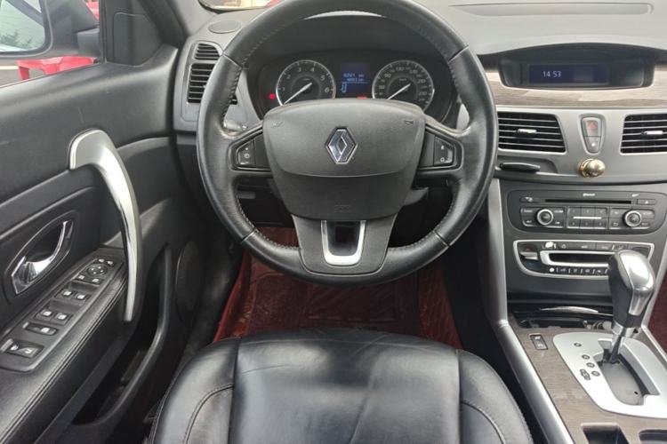 Used Renault Latitude 2013 Facelift 2.0L CVT Luxury Edition Steering Wheel
